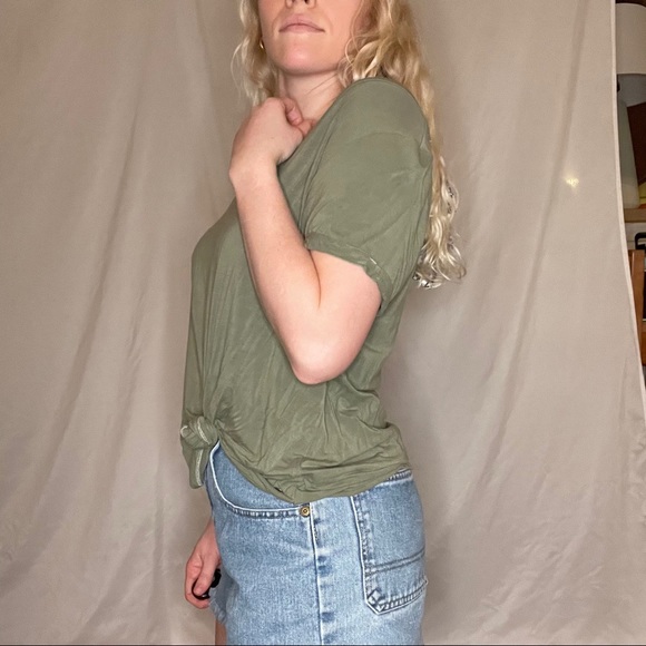 Green tshirt - Picture 3 of 3